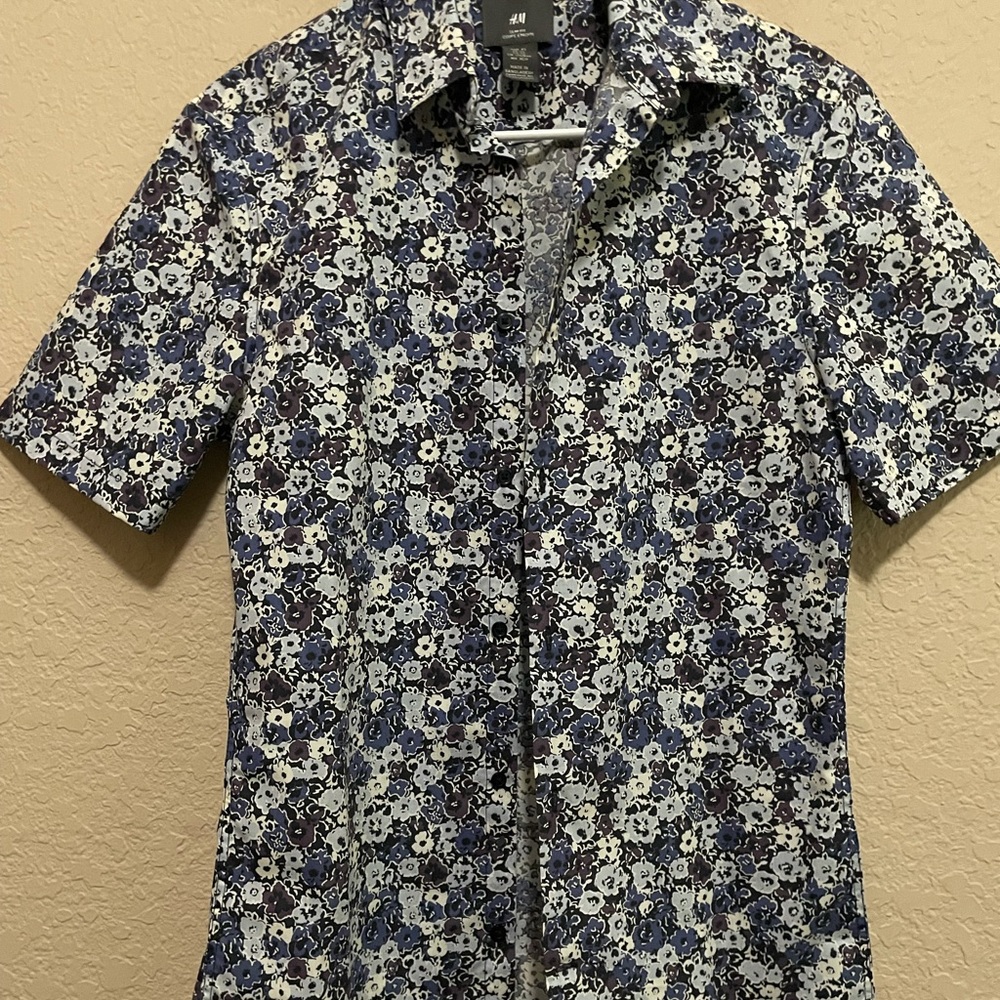 H&M Navy Floral Short Sleeve Button
